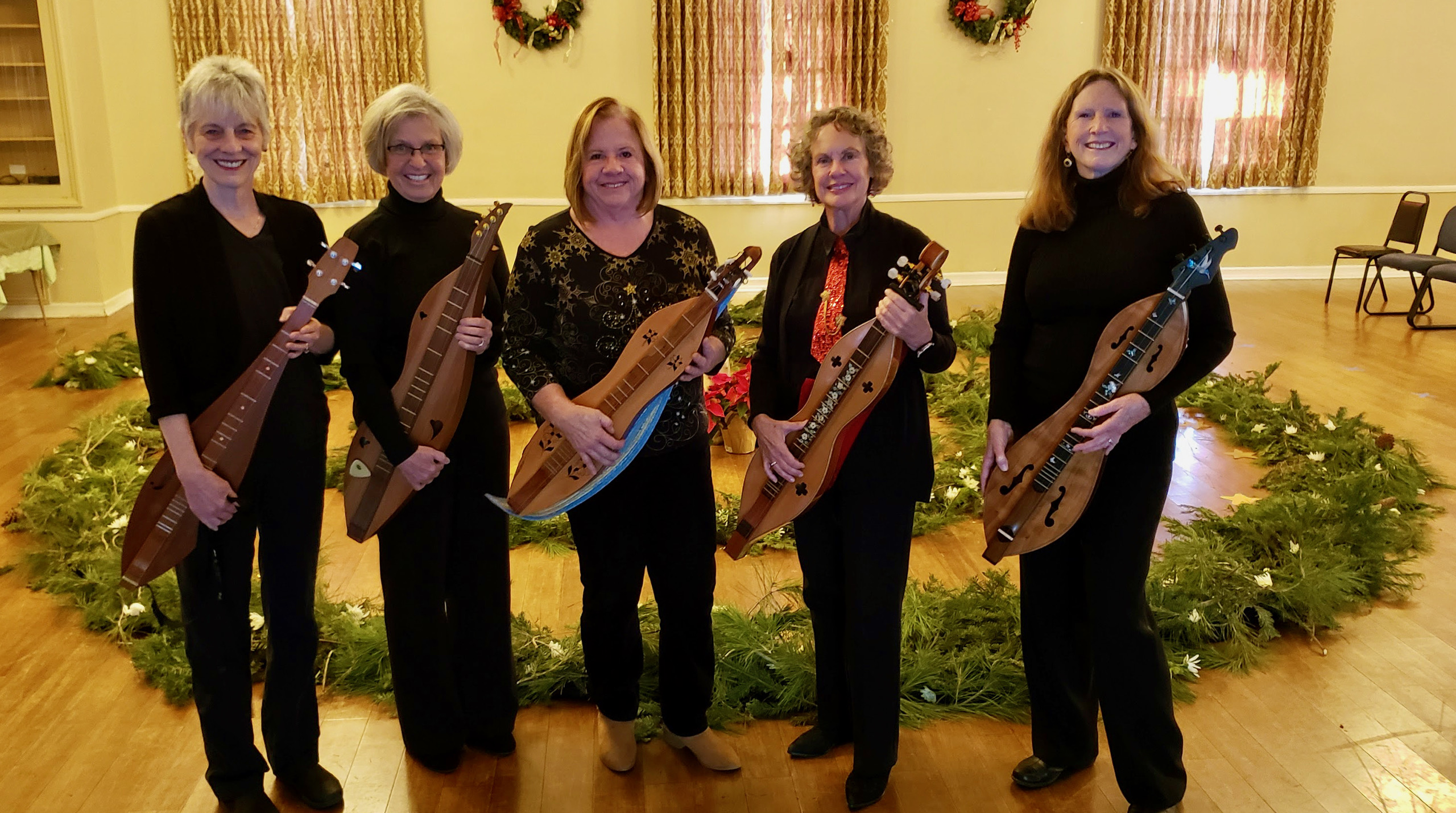 Fallbrook Mountain Dulcimer holiday circle